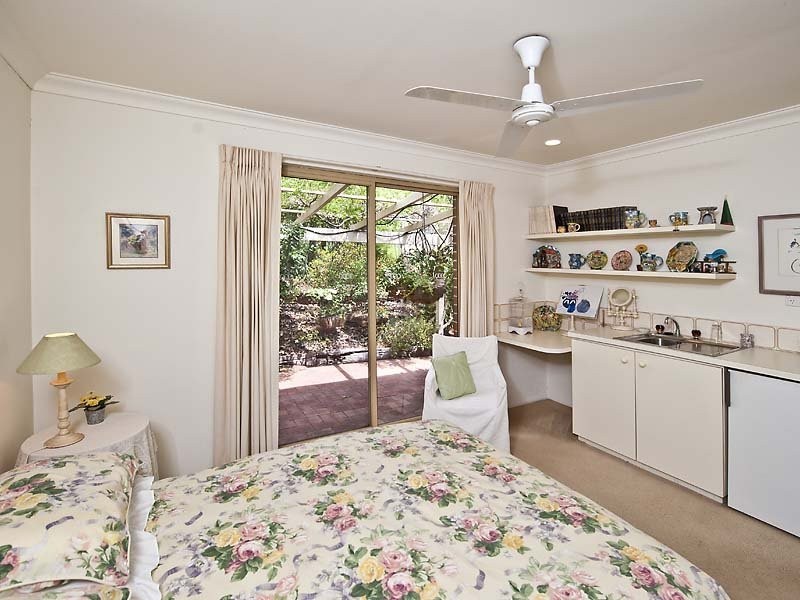 18 Benowa Drive, Glen Forrest WA 6071