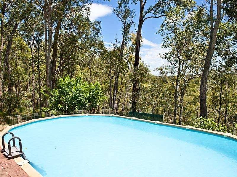 18 Benowa Drive, Glen Forrest WA 6071