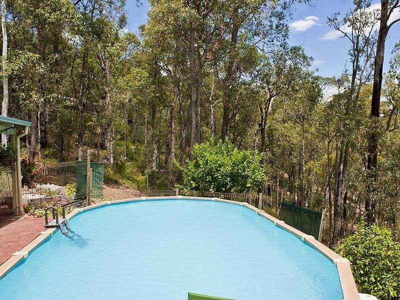 18 Benowa Drive, Glen Forrest WA 6071