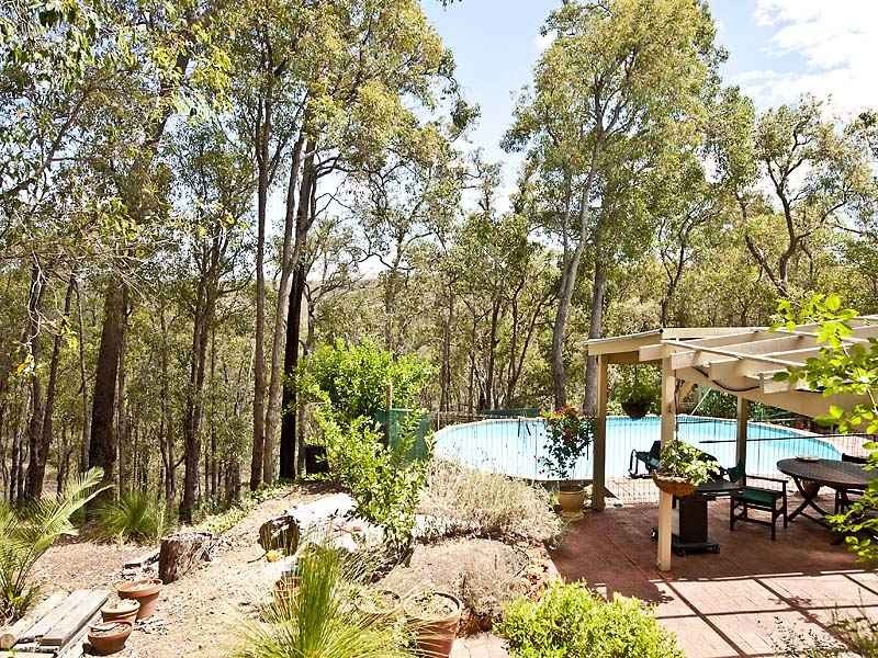18 Benowa Drive, Glen Forrest WA 6071