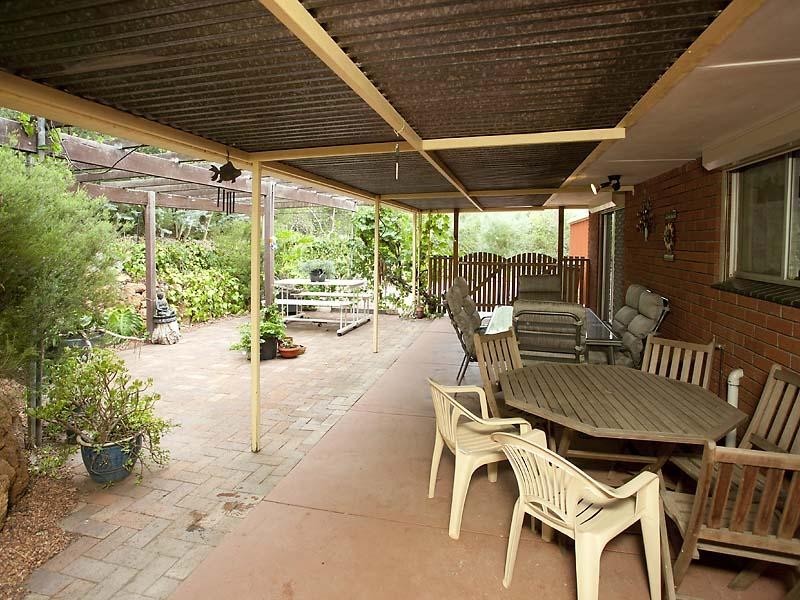 1 Henderson Road, Stoneville WA 6081