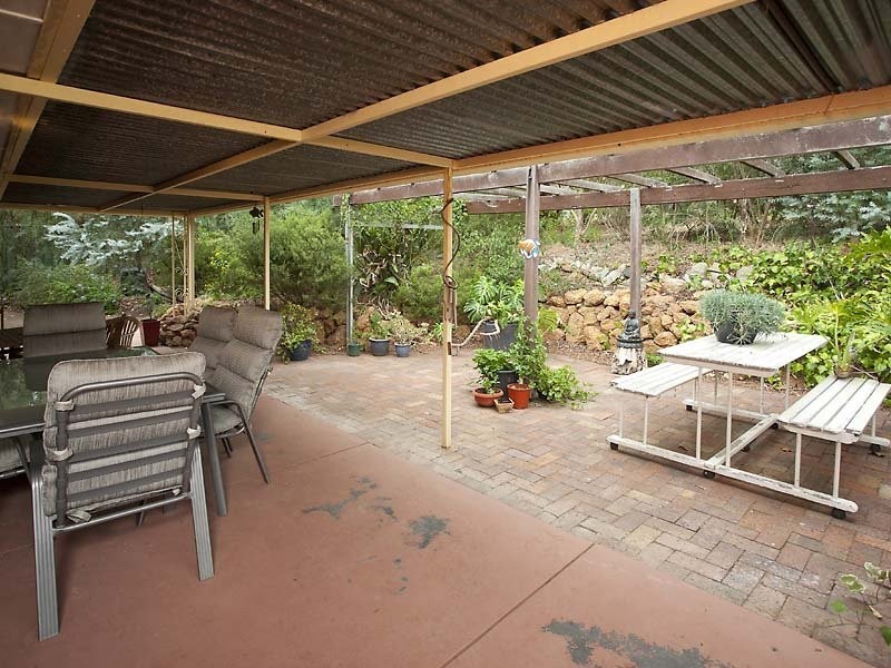 1 Henderson Road, Stoneville WA 6081