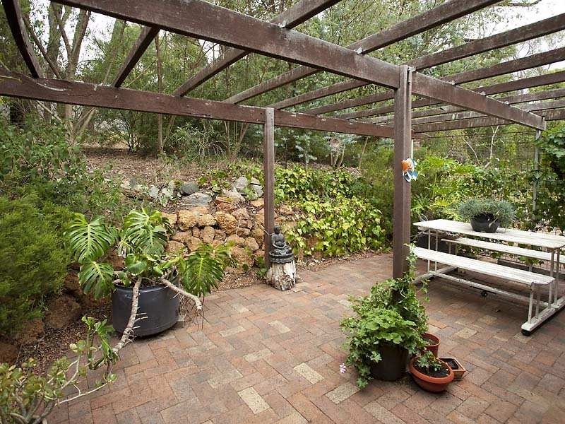 1 Henderson Road, Stoneville WA 6081