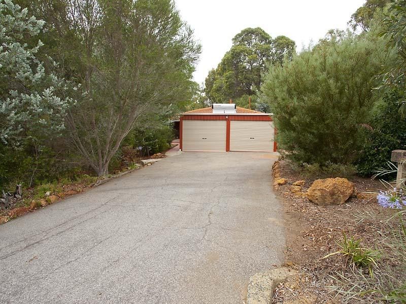 1 Henderson Road, Stoneville WA 6081