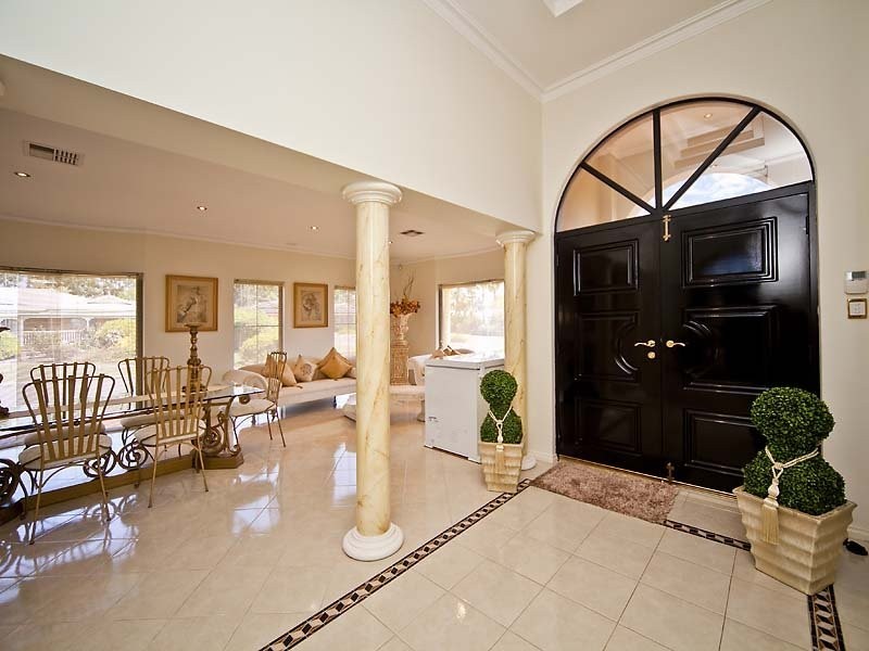 2 Claret Ash Court, Helena Valley WA 6056