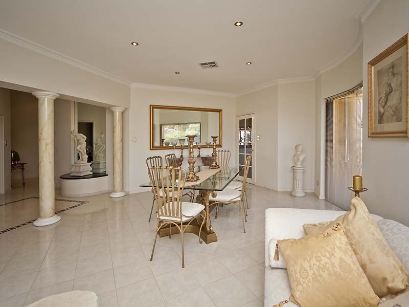 2 Claret Ash Court, Helena Valley WA 6056