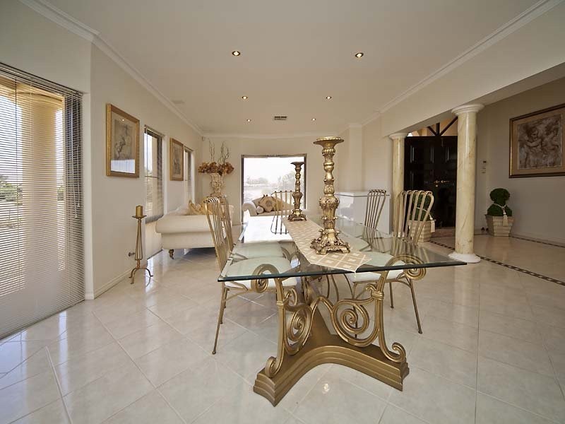 2 Claret Ash Court, Helena Valley WA 6056