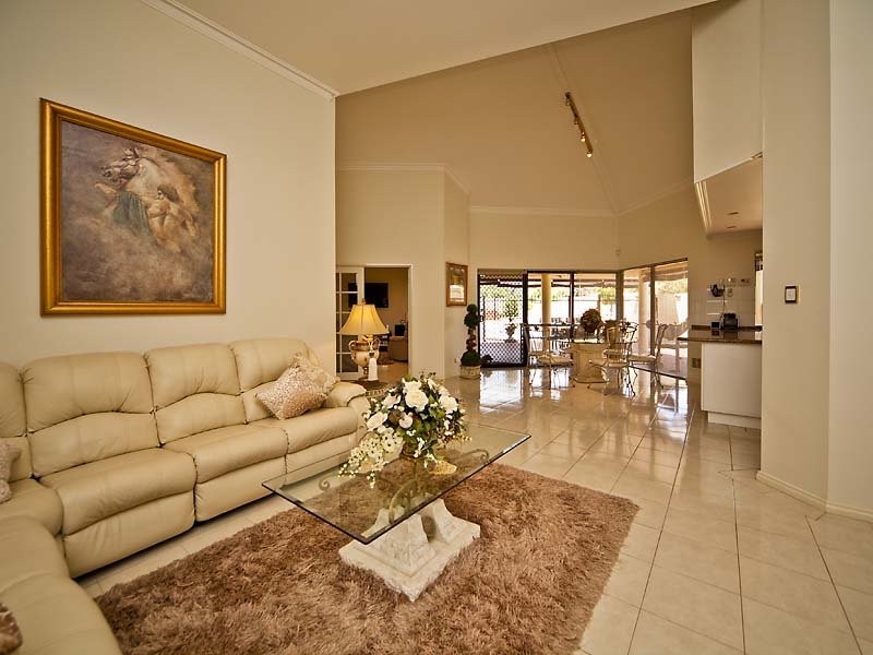 2 Claret Ash Court, Helena Valley WA 6056