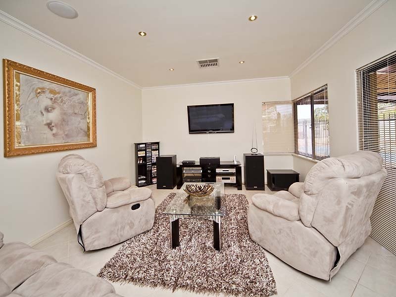 2 Claret Ash Court, Helena Valley WA 6056