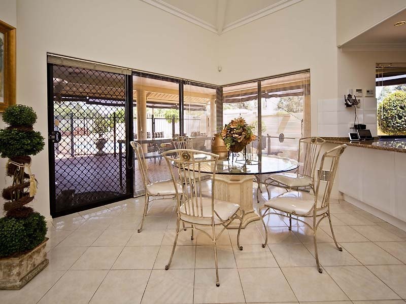 2 Claret Ash Court, Helena Valley WA 6056