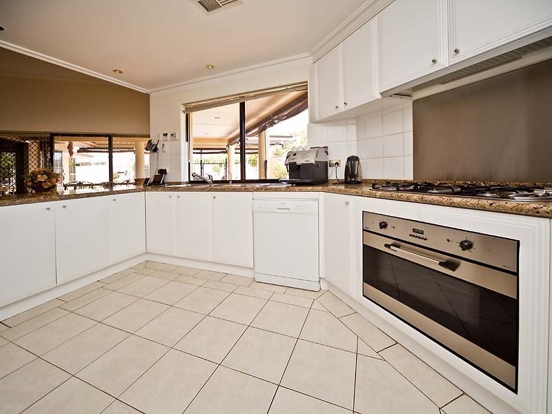 2 Claret Ash Court, Helena Valley WA 6056