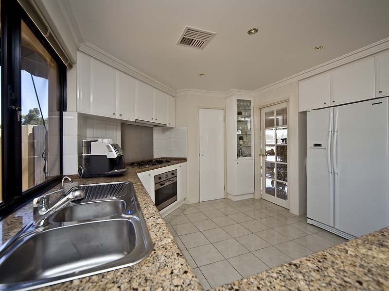 2 Claret Ash Court, Helena Valley WA 6056