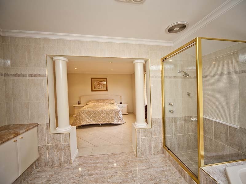 2 Claret Ash Court, Helena Valley WA 6056