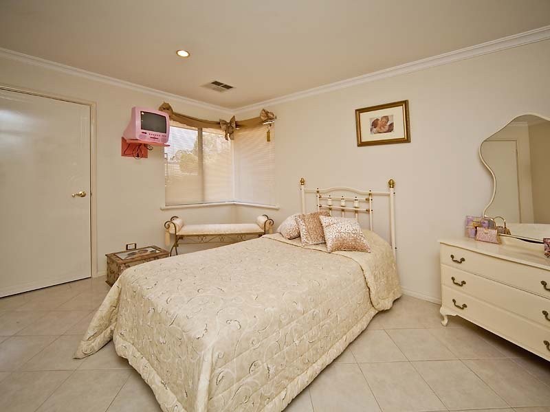 2 Claret Ash Court, Helena Valley WA 6056