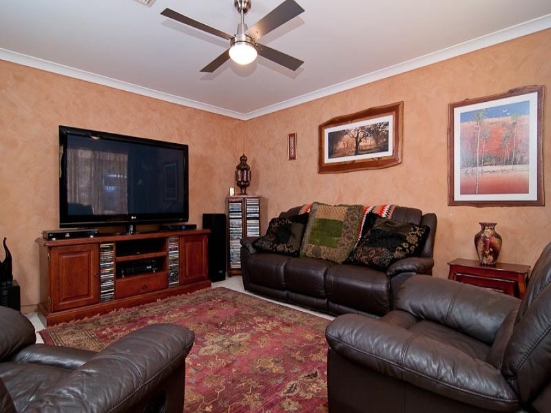 2 Kimber Place, Mount Helena WA 6082