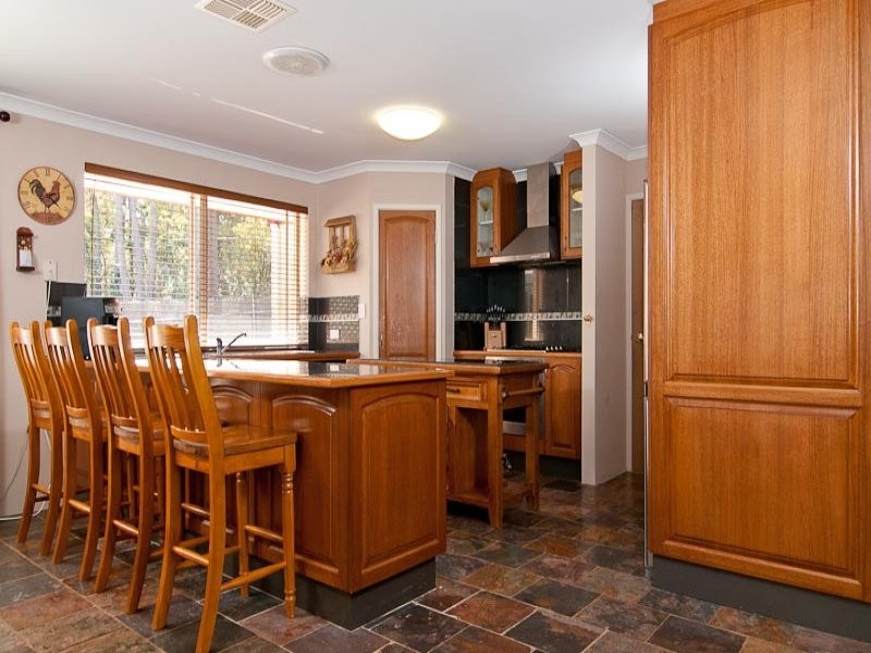 2 Kimber Place, Mount Helena WA 6082