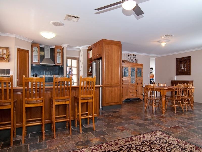 2 Kimber Place, Mount Helena WA 6082