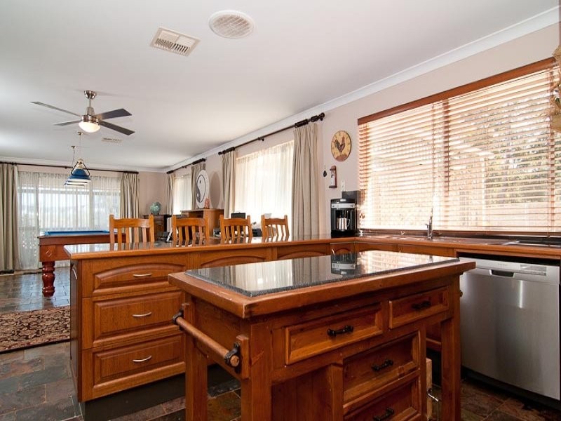 2 Kimber Place, Mount Helena WA 6082