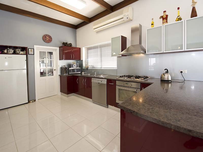 30 Weston Drive, Swan View WA 6056