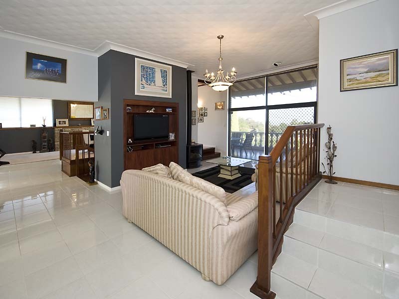 30 Weston Drive, Swan View WA 6056