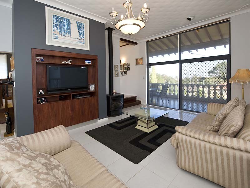 30 Weston Drive, Swan View WA 6056