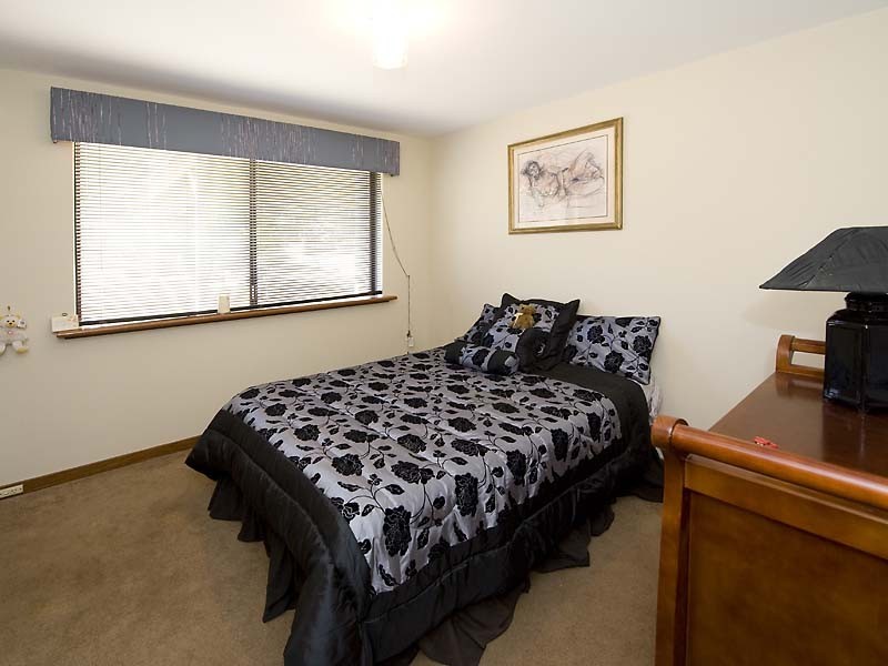 30 Weston Drive, Swan View WA 6056