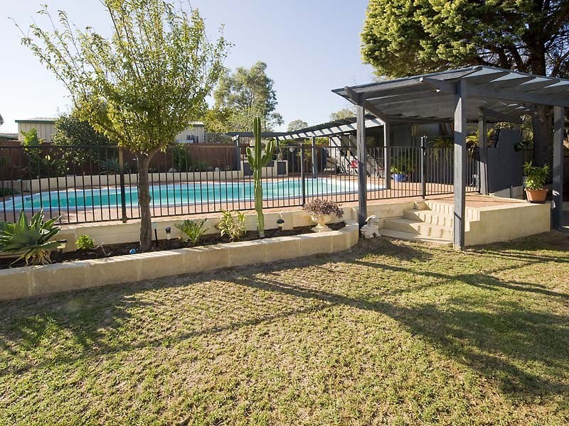 30 Weston Drive, Swan View WA 6056