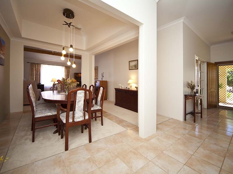 14 Robinia Rise, Helena Valley WA 6056