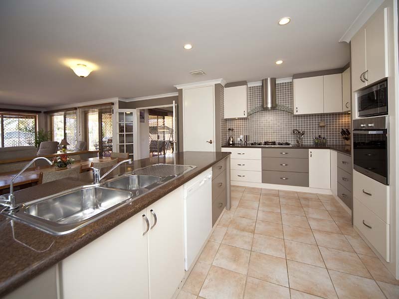 14 Robinia Rise, Helena Valley WA 6056