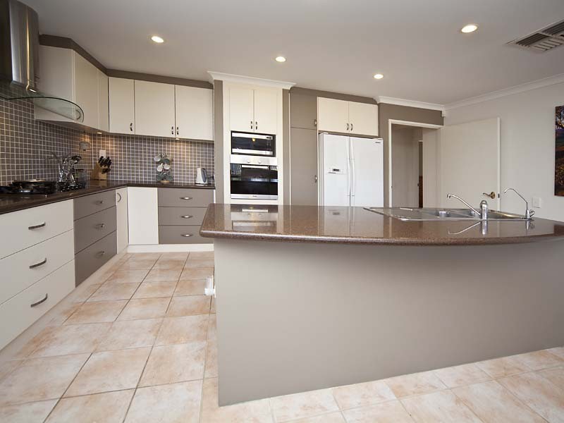 14 Robinia Rise, Helena Valley WA 6056