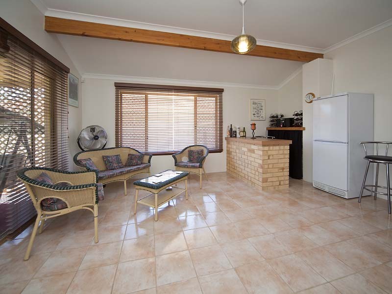 14 Robinia Rise, Helena Valley WA 6056