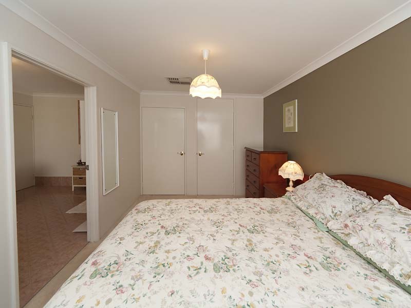 14 Robinia Rise, Helena Valley WA 6056