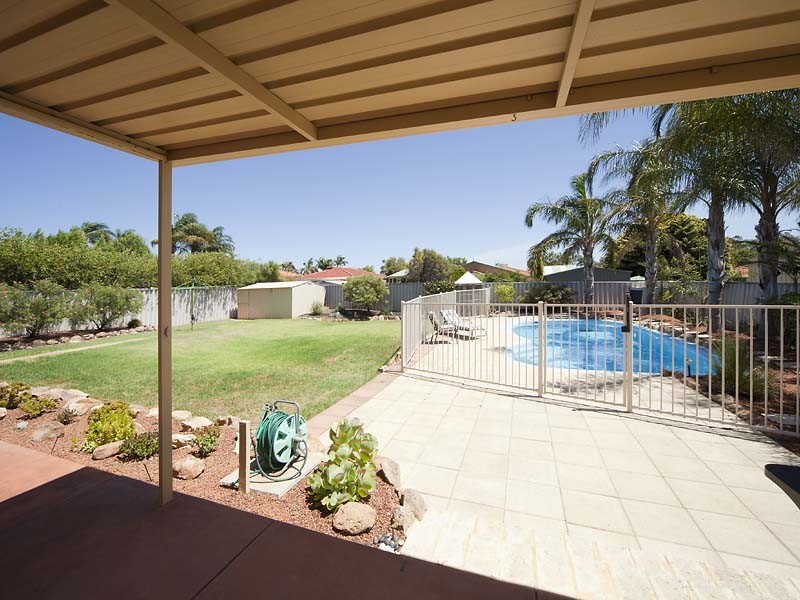 14 Robinia Rise, Helena Valley WA 6056