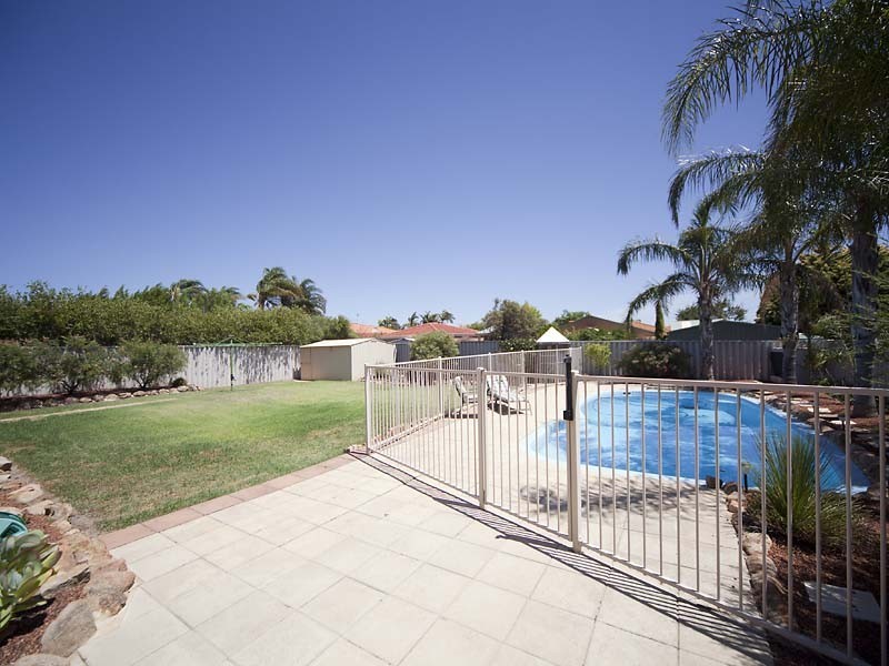 14 Robinia Rise, Helena Valley WA 6056