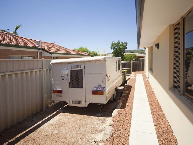 14 Robinia Rise, Helena Valley WA 6056