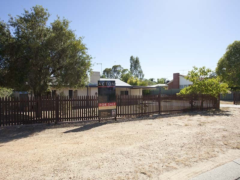 1 Clianthus Way, Koongamia WA 6056