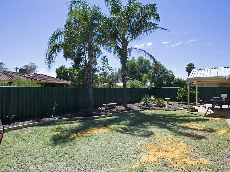 2 Onyx Court, High Wycombe WA 6057