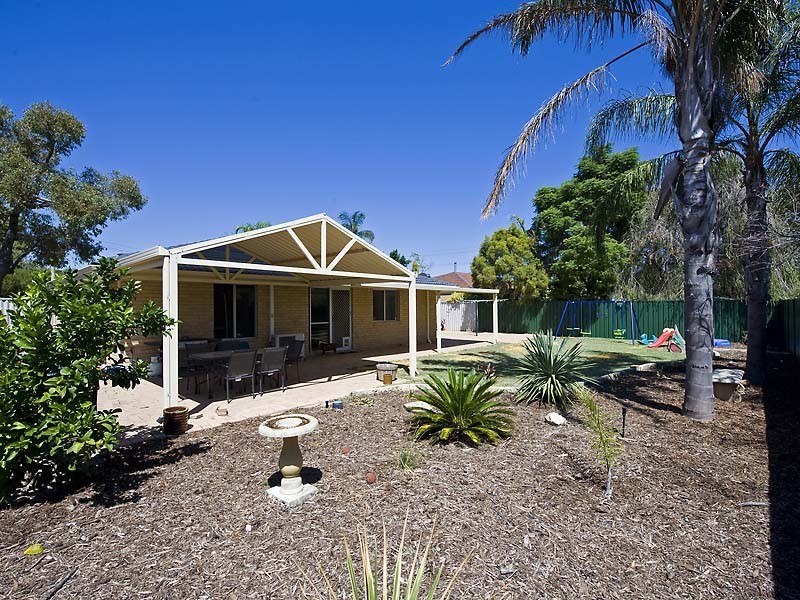 2 Onyx Court, High Wycombe WA 6057