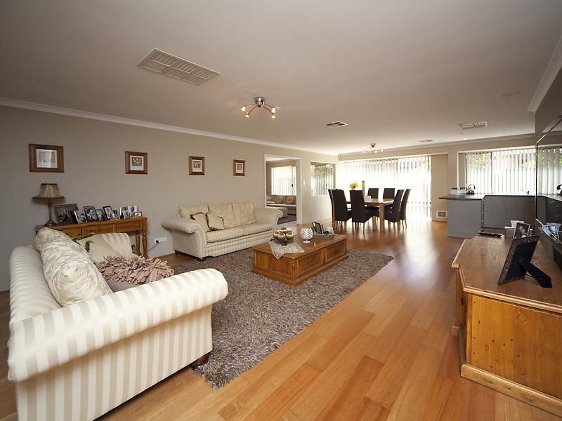 31 Upwood Circle, High Wycombe WA 6057