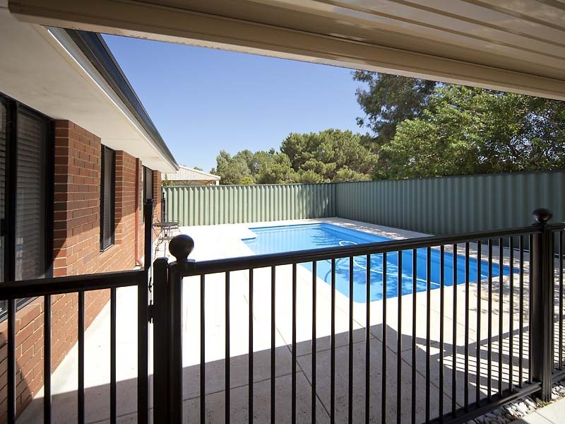 31 Upwood Circle, High Wycombe WA 6057