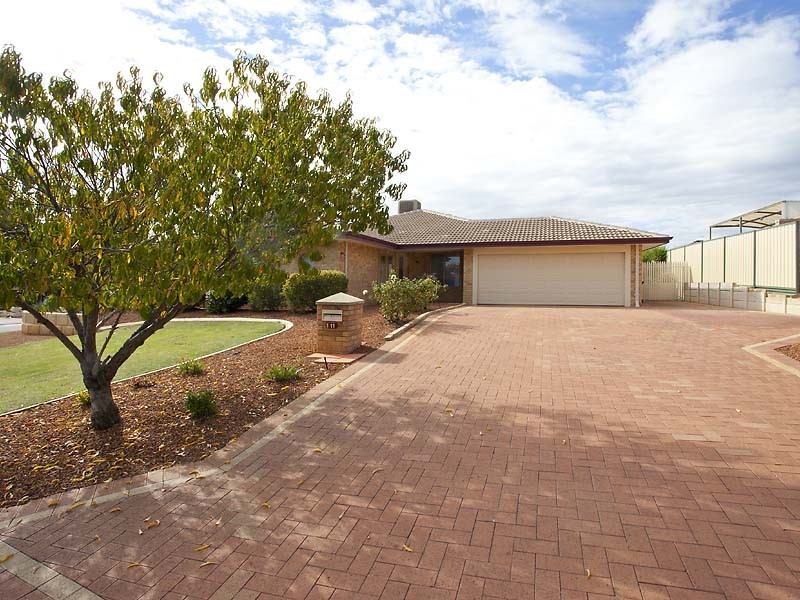 11 Robinia Rise, Helena Valley WA 6056