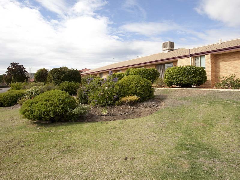 11 Robinia Rise, Helena Valley WA 6056