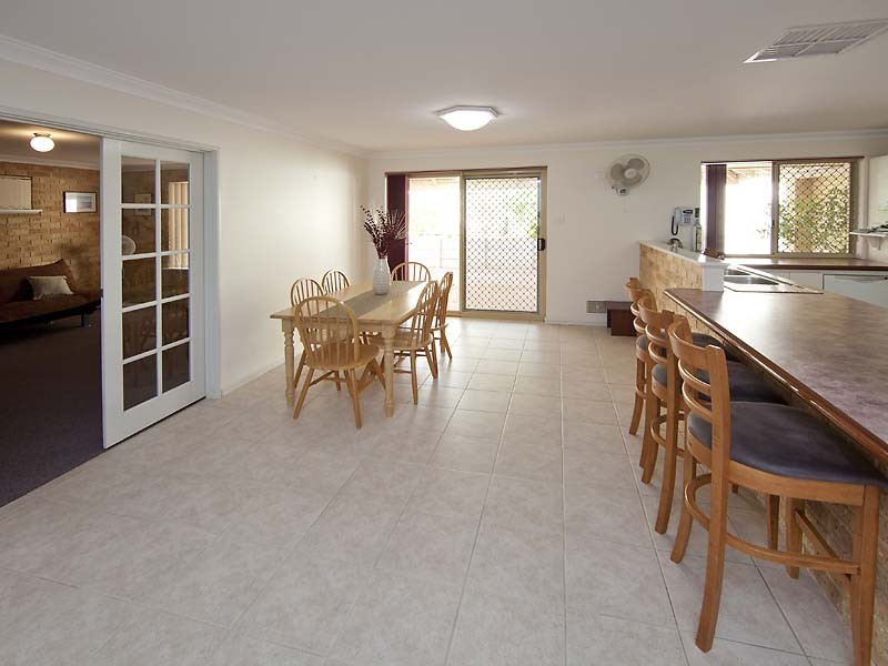 11 Robinia Rise, Helena Valley WA 6056