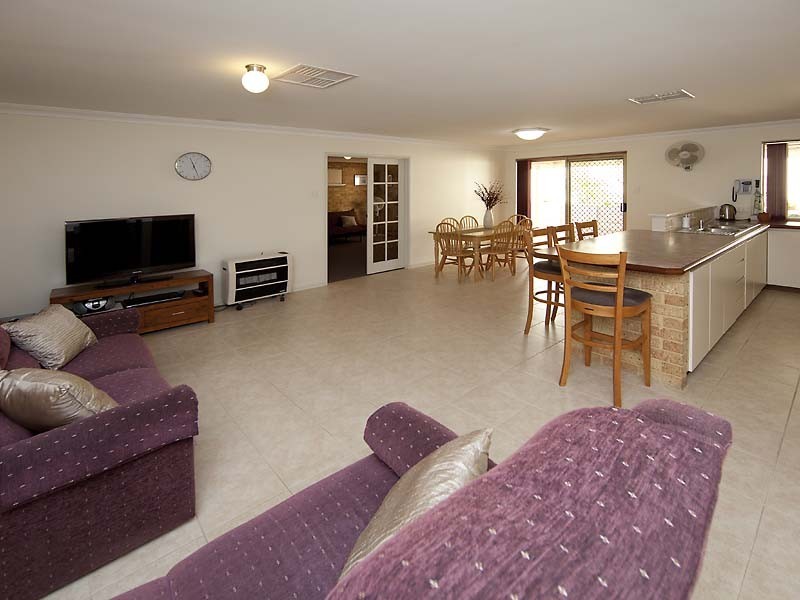 11 Robinia Rise, Helena Valley WA 6056