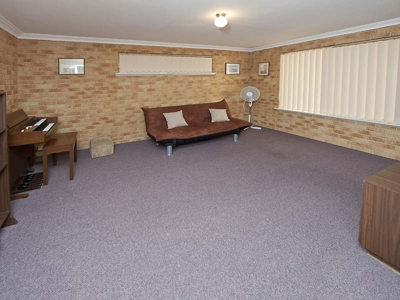 11 Robinia Rise, Helena Valley WA 6056