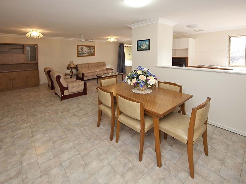 11 Robinia Rise, Helena Valley WA 6056