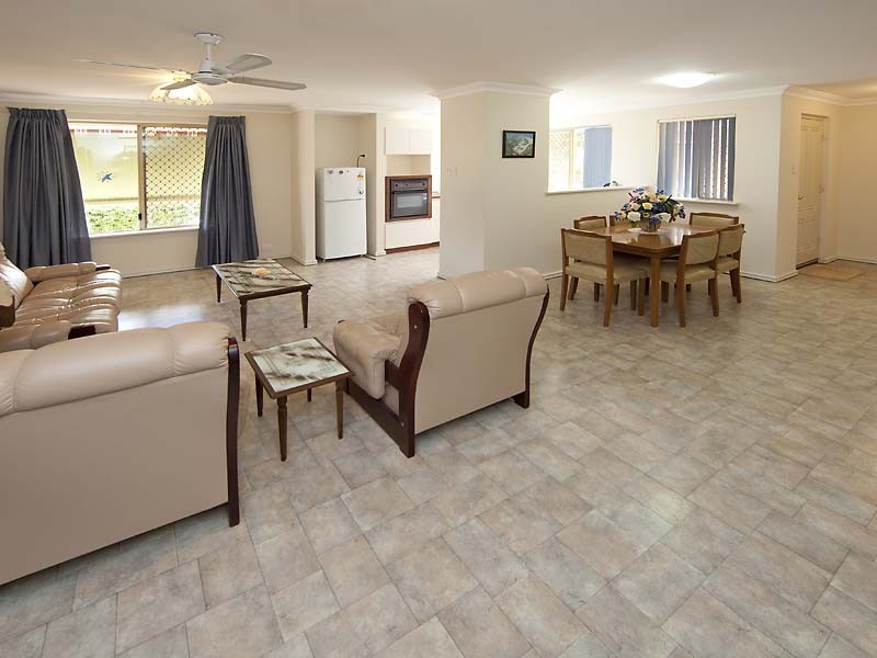 11 Robinia Rise, Helena Valley WA 6056