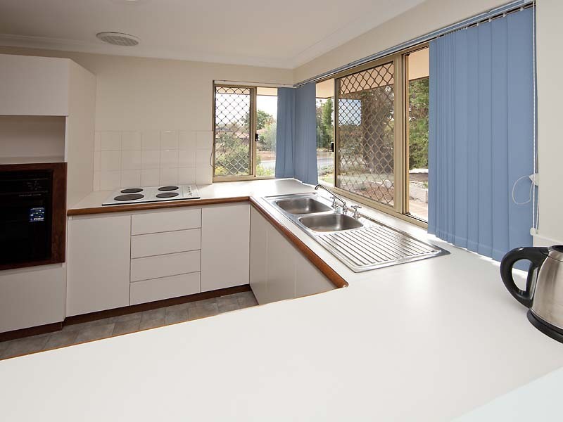 11 Robinia Rise, Helena Valley WA 6056