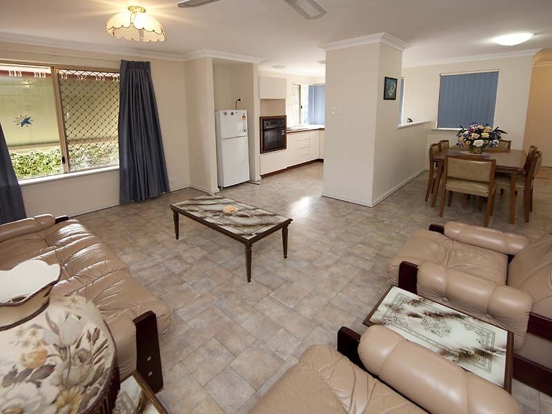 11 Robinia Rise, Helena Valley WA 6056