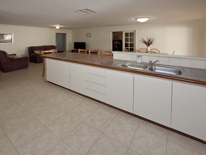 11 Robinia Rise, Helena Valley WA 6056